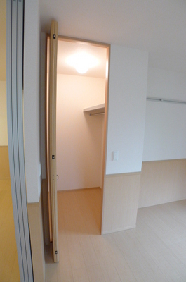 Receipt. Walk-in closet