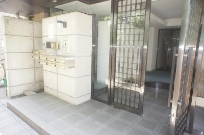 Entrance. This classy entrance is quite the point!