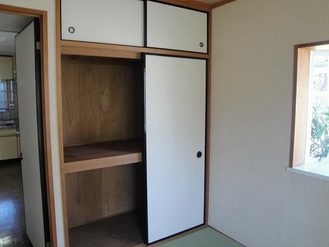 Receipt. There is also a closet in the Japanese-style room.