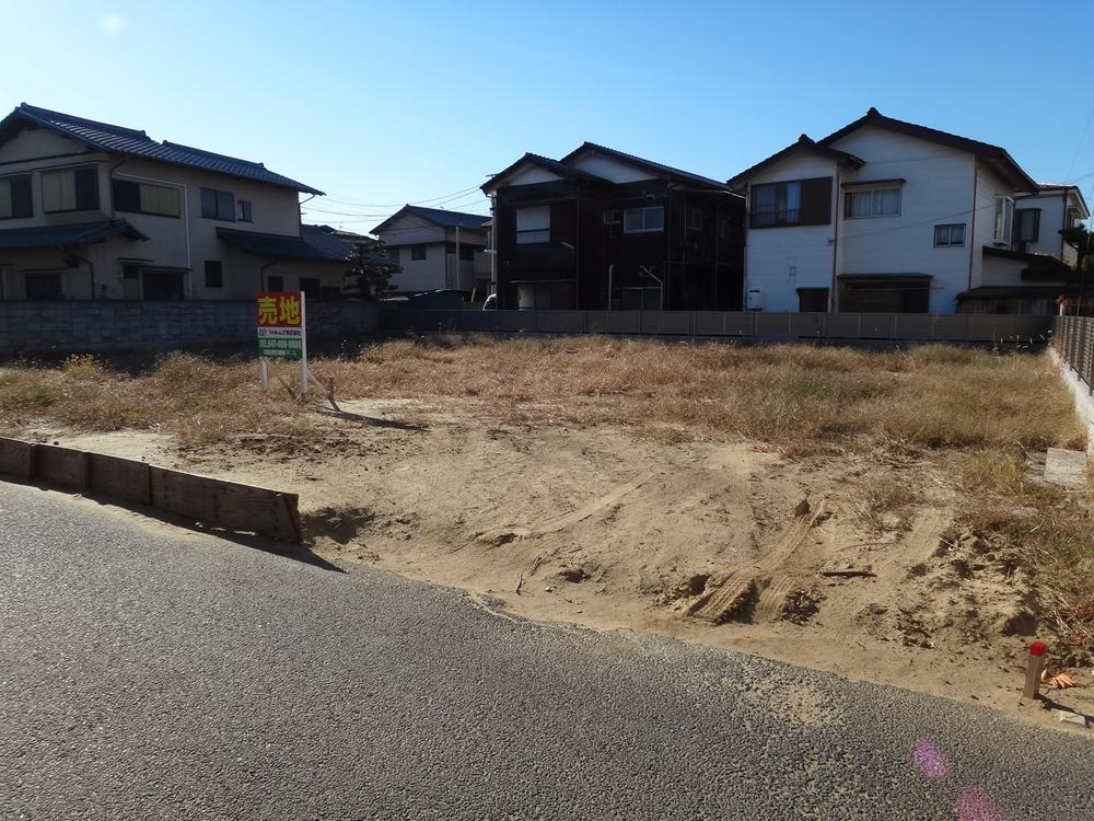 Local photos, including front road. Local (11 May 2013) Shooting