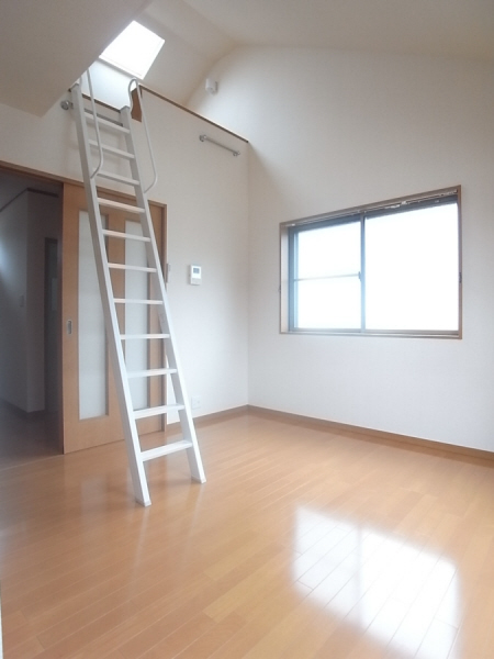 Living and room. Pat ventilation