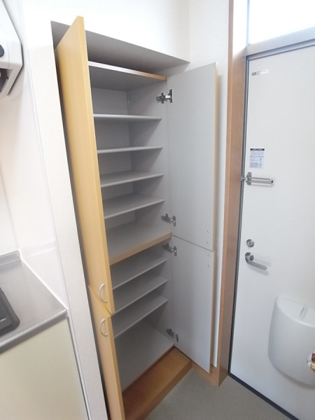 Entrance. Probably OK if only this is also shoe box