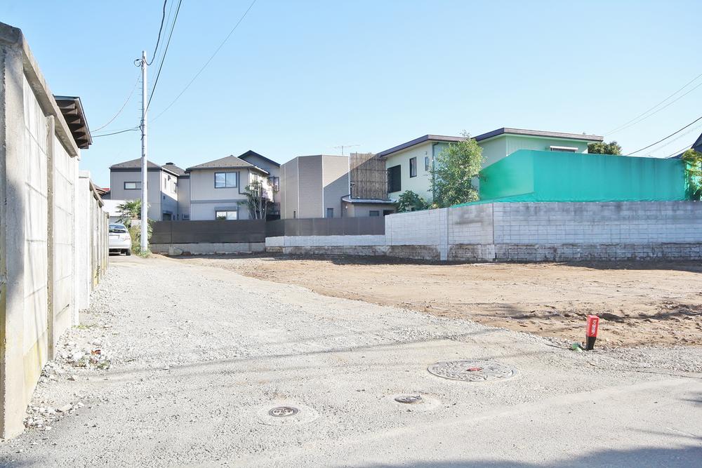 Local photos, including front road. Local (11 May 2013) Shooting