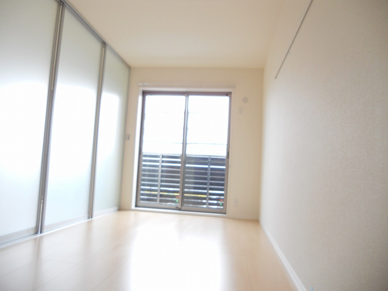 Other room space. 7.5 Pledge Western-style.