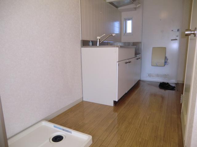 Other room space. It will put refrigerators because there is enough space