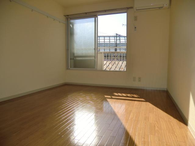 Other Equipment. It is summer and winter also comfortable air conditioning with 1 groups