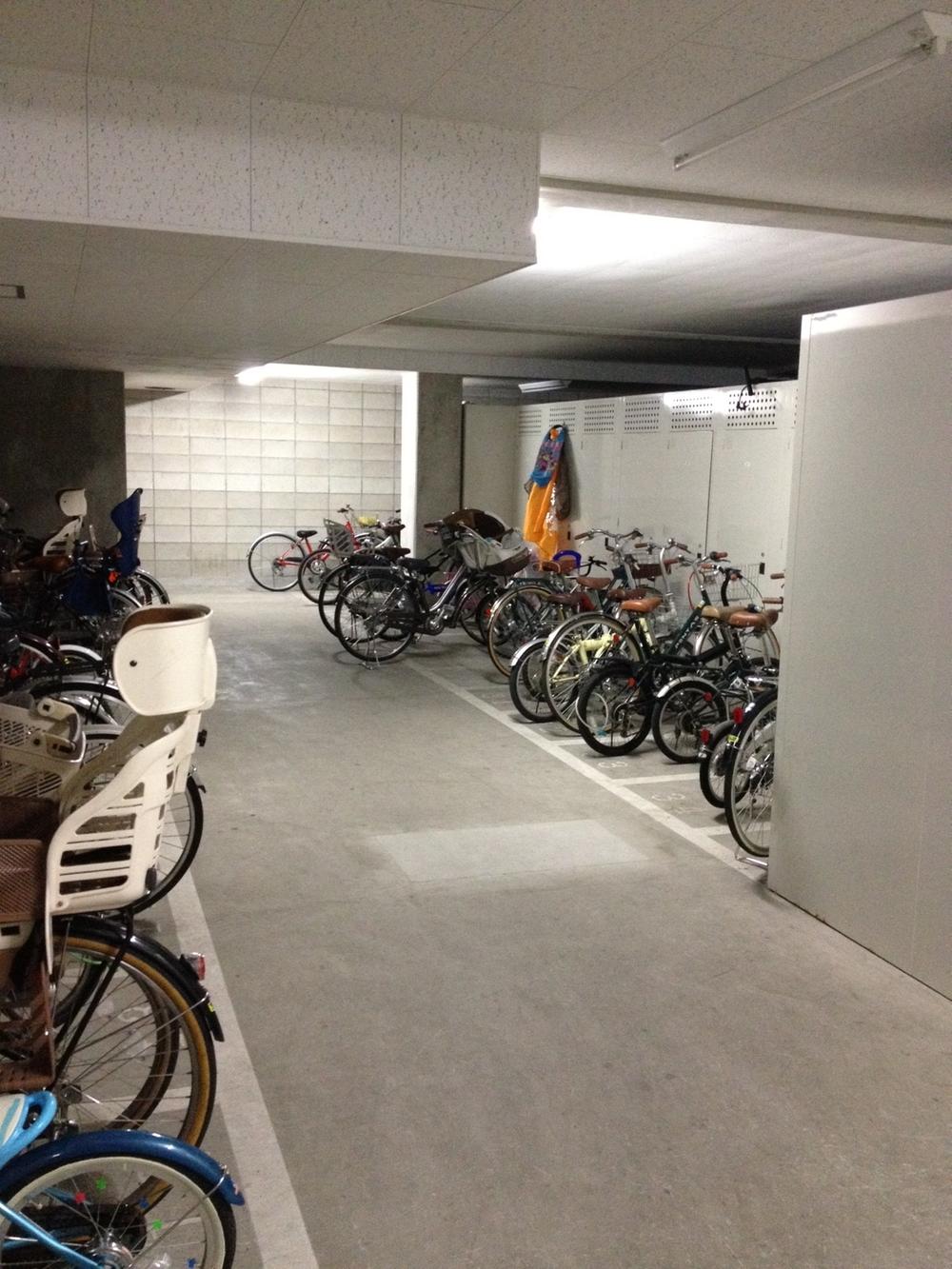 Other common areas. ◆ Bicycle (January 2014) Shooting