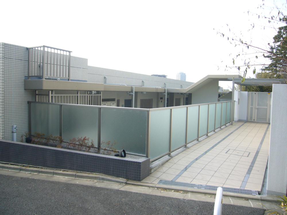 Local appearance photo. ◆ Sub Entrance (January 2014) Shooting