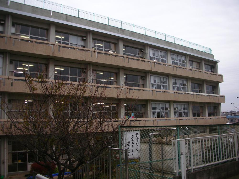 Primary school. Takane 190m to East Elementary School