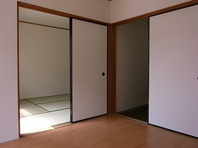 Living and room. It is also accessible as 1LDK!