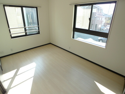 Living and room. Room 1