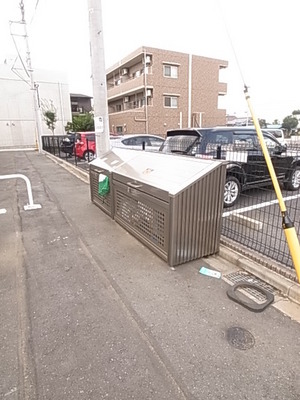 Other common areas. There is also an on-site trash Storage ☆