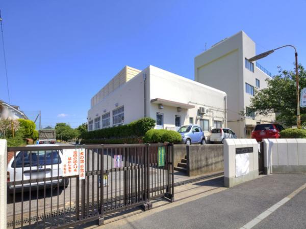 Primary school. 270m Funabashi Municipal Sakigaoka elementary school to elementary school
