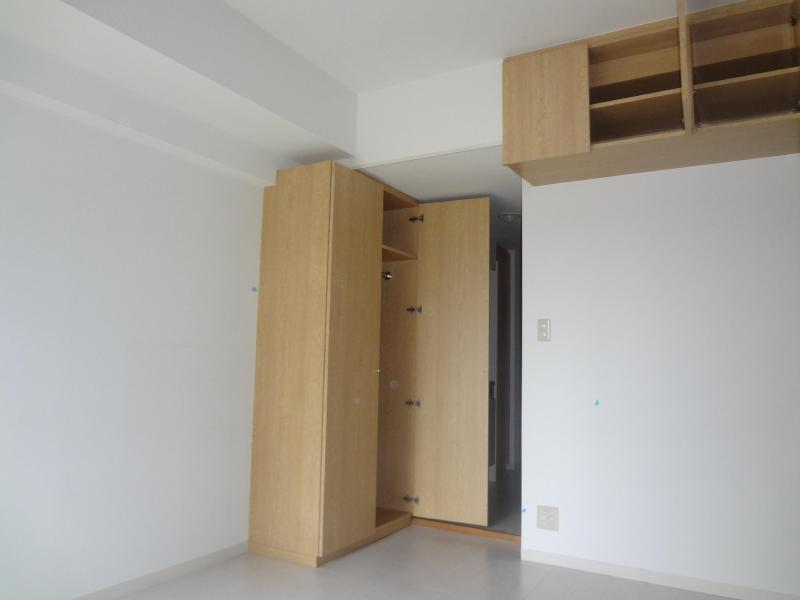 Receipt. Room storage and hanging large closet