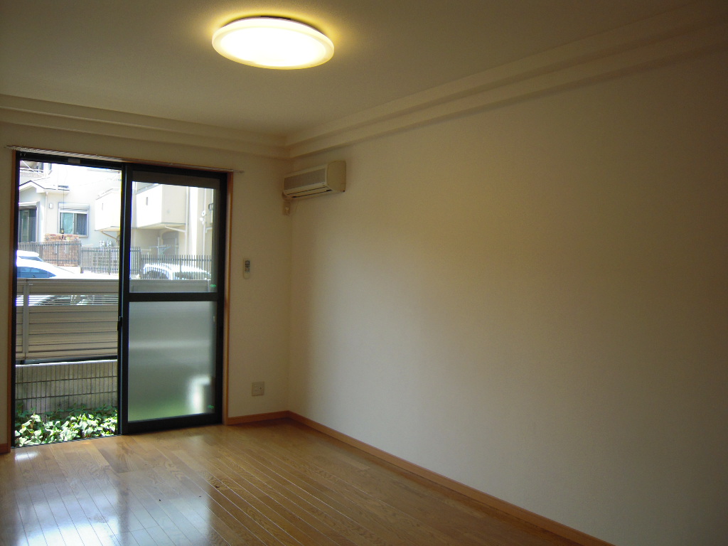 Living and room. Since the lighting also an installed base can be life immediately! 