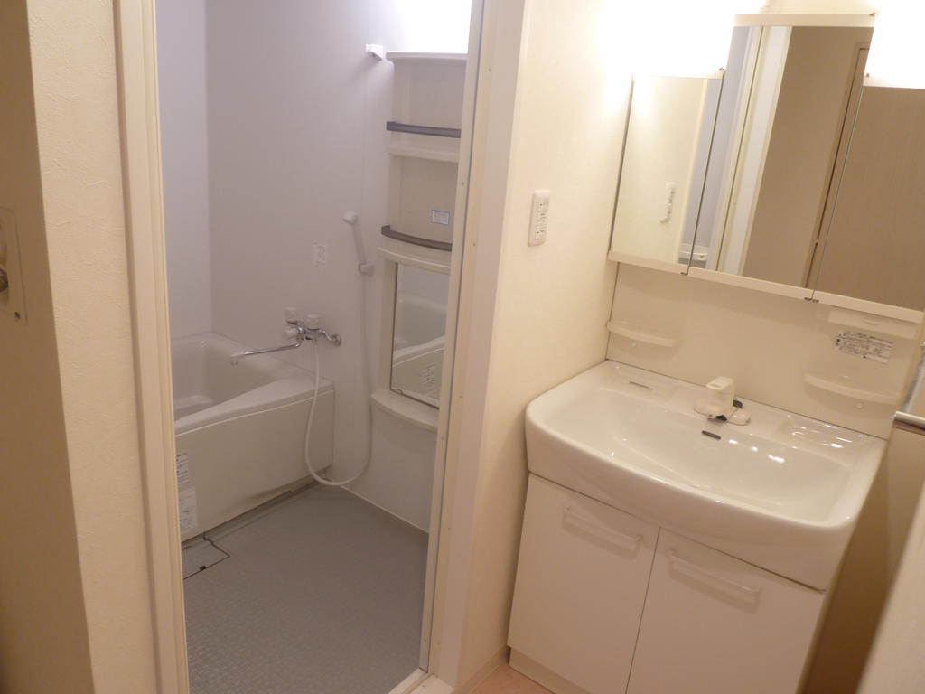 Washroom. Independent wash basin that morning of Dressing can also be firm