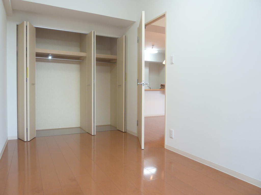 Receipt. You can use a wide room with storage space is large.