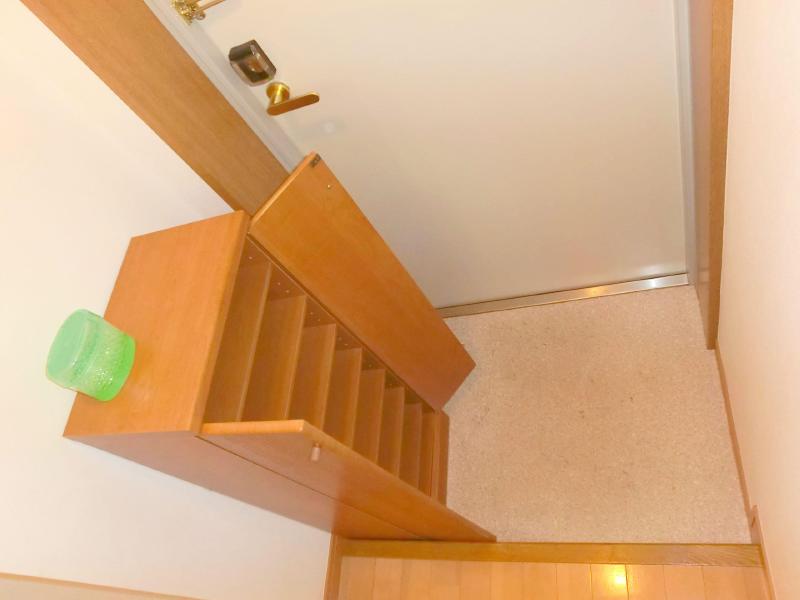 Entrance. Entrance with a shoe box