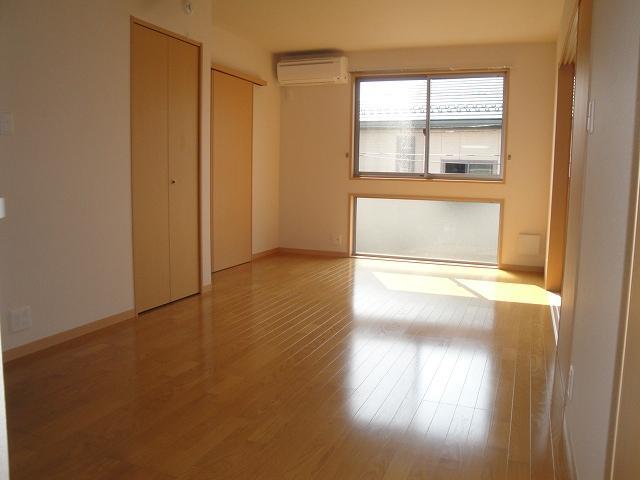 Living and room. Spacious beautiful living