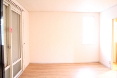 Living and room. Western is ☆ 