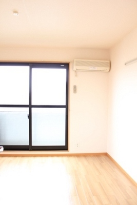 Living and room. Western is ☆