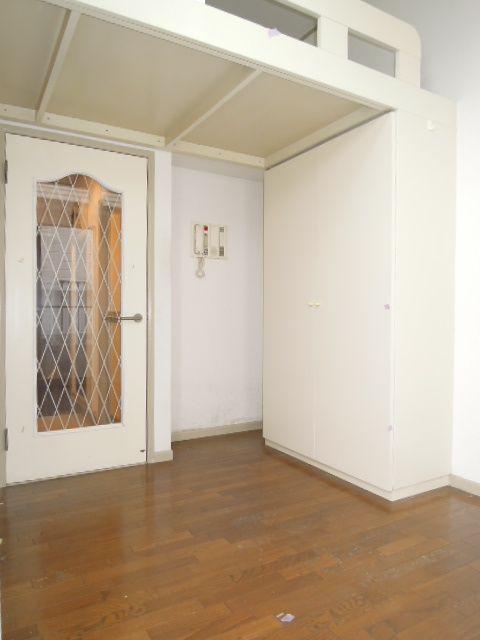 Other room space. Sobu Line "Higashifunahashi Station" is also available.