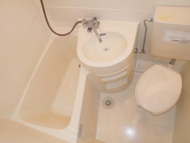 Bath. Simple and easy-to-use 3-point unit.