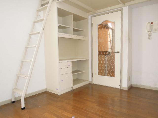 Living and room. It is functional storage rooms.