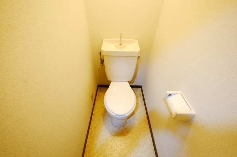 Toilet. I'm where calm!