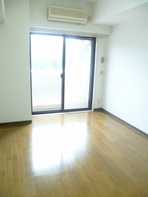 Living and room. Day is a good. .