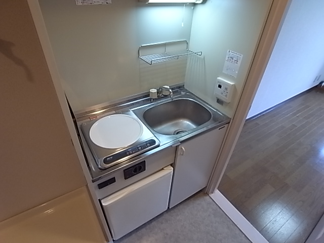 Kitchen. Since the IH cooking heater of care Rakuchin.