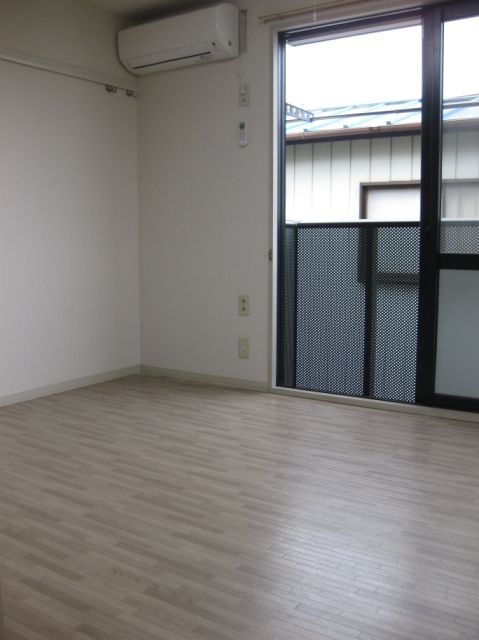 Living and room. Western-style is a 6-tatami rooms