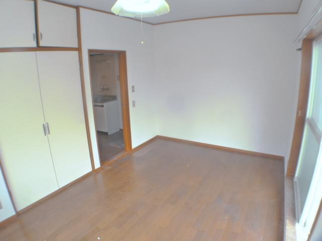 Living and room. Storage is also wide.