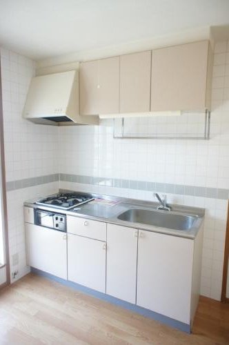 Kitchen. Kitchen space is wide! It will Hakadori also dishes!