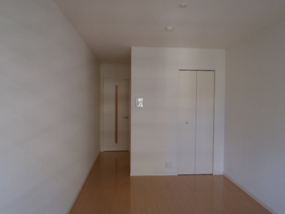 Living and room. This is an 8-pledge Western-style, easy-to-use floor plan