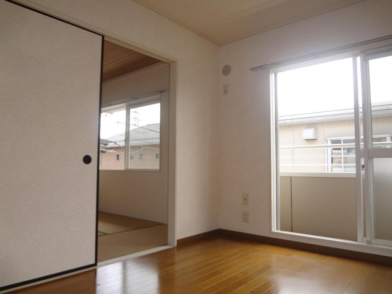 Living and room. It is a bright room