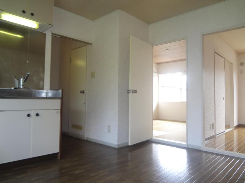 Living and room. Dining of spread