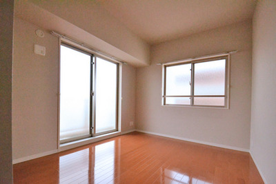 Living and room. Two-sided lighting in 6 Pledge. There is also a closet.