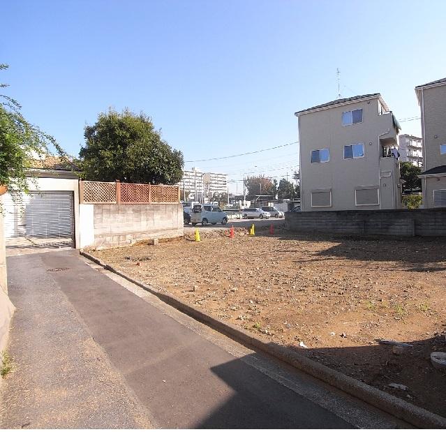 Building plan example (exterior photos). It is front 4m road. 