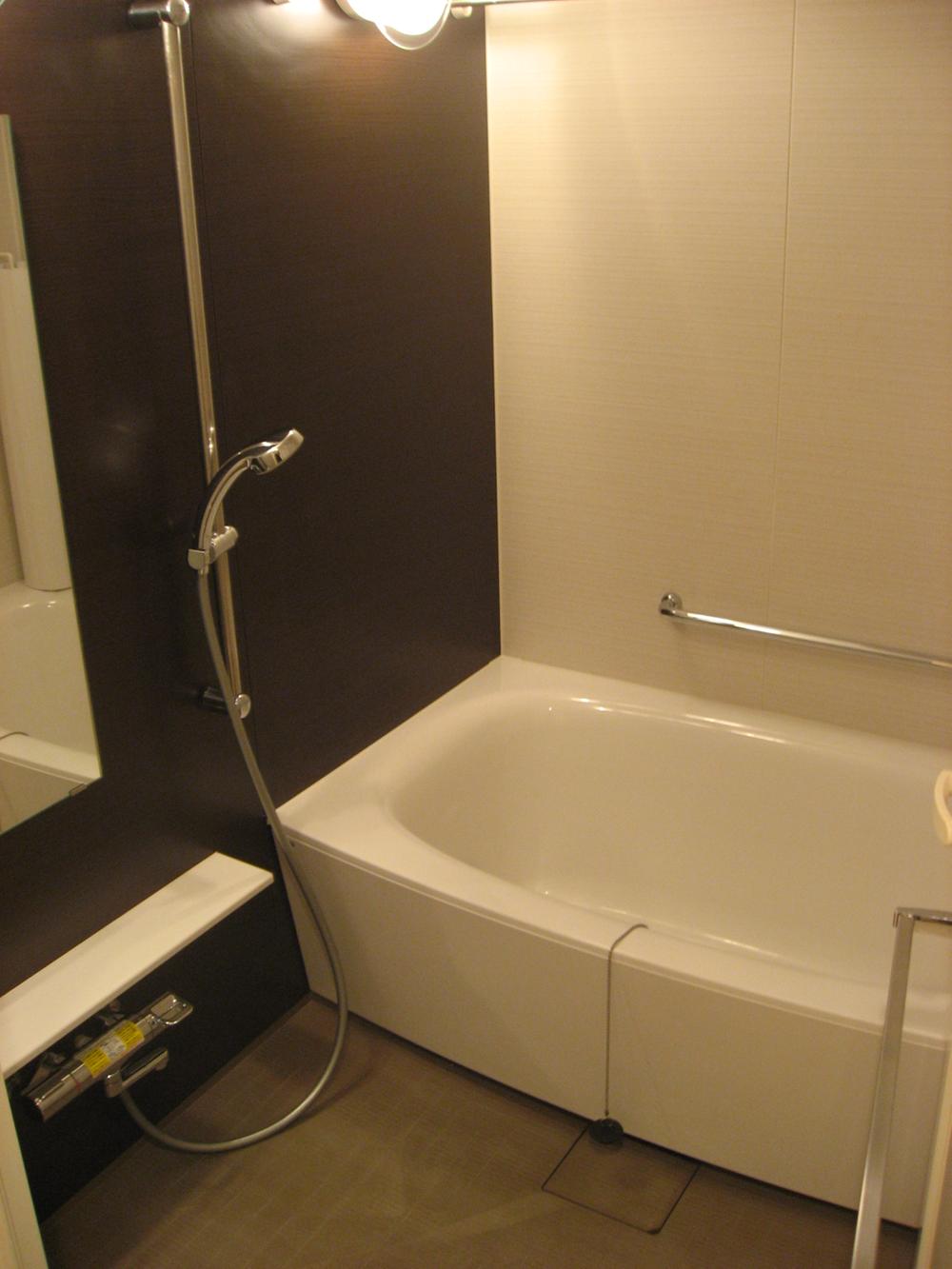 Bathroom. Refresh tired of the day with a beautiful bathroom! You can slowly bathing in the calm atmosphere.