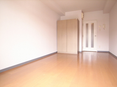 Living and room. In fact, this floor is'm with floor heating! ! !