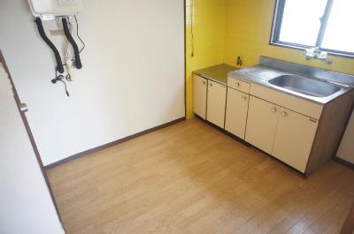 Living and room. Kitchen spacious 4.5 Pledge.