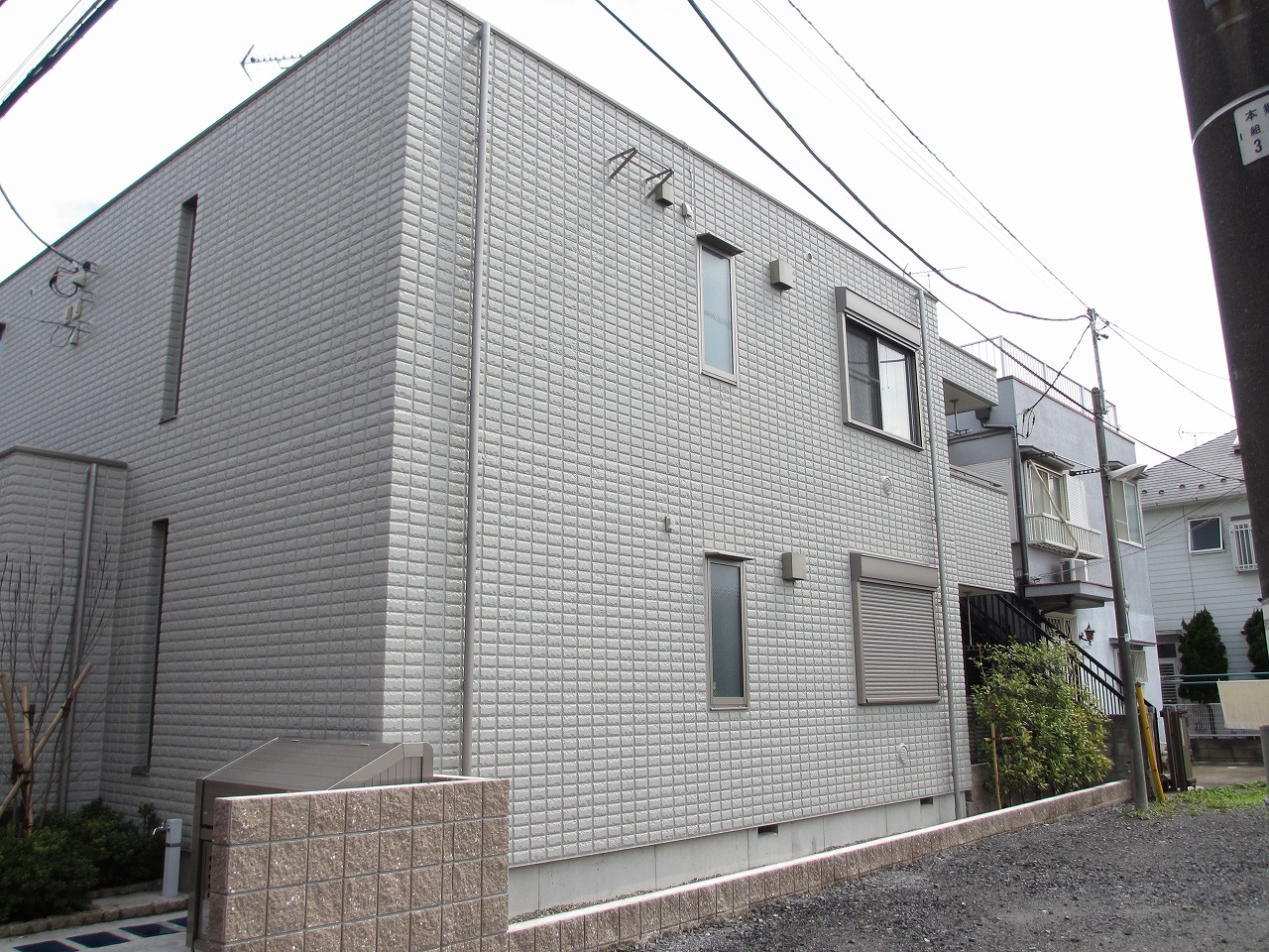 Building appearance. One floor 2 households of all four households