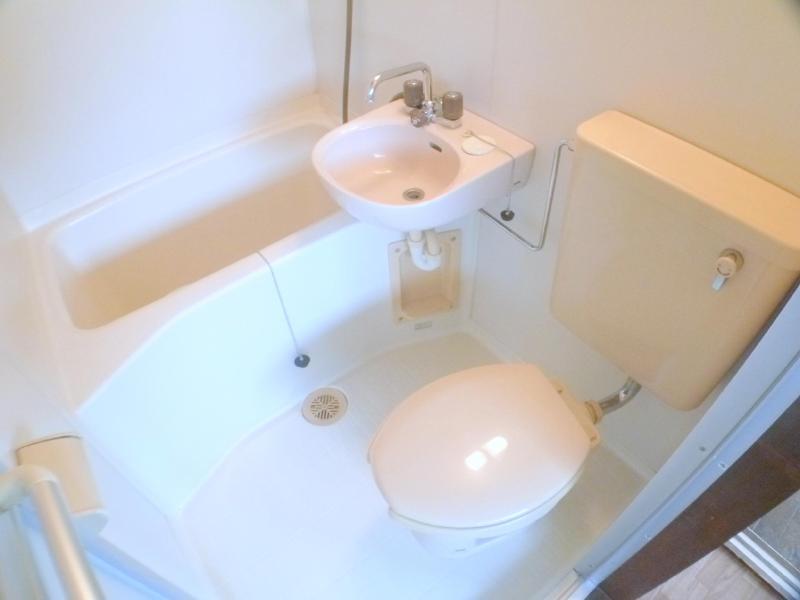 Bath. 3-point unit is a bus. 