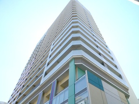 Building appearance. 3 floor to the commercial facility. It contains a convenience store, etc.