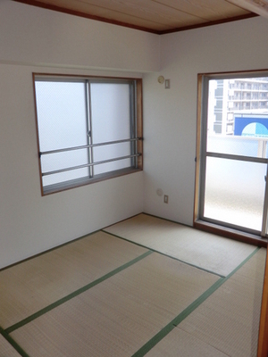 Other room space. Happy with Japanese-style room