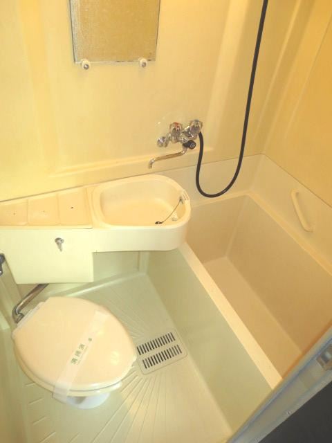 Bath. Effortless unit bus is clean