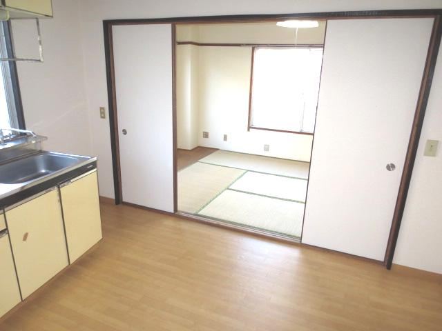 Living and room. There refrigerator yard.