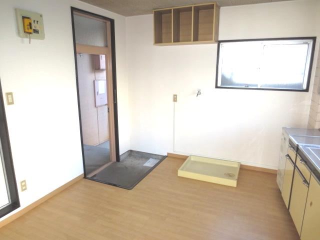 Kitchen. There is also a window to the dining part