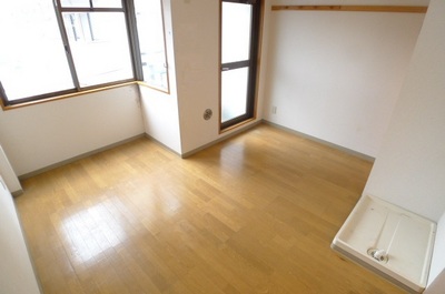 Living and room. Western-style 8 pledge